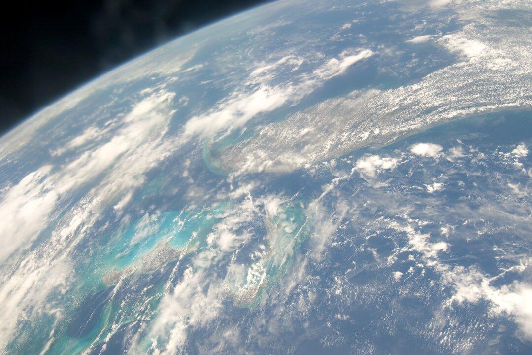 Australia Scraps $7 Billion Defence Satellite Program Citing Newer Threats