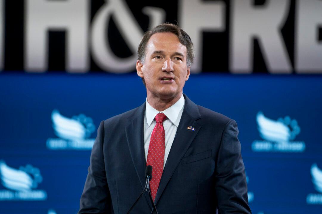 Virginia Governor Orders Public Schools to Go Cellphone-Free