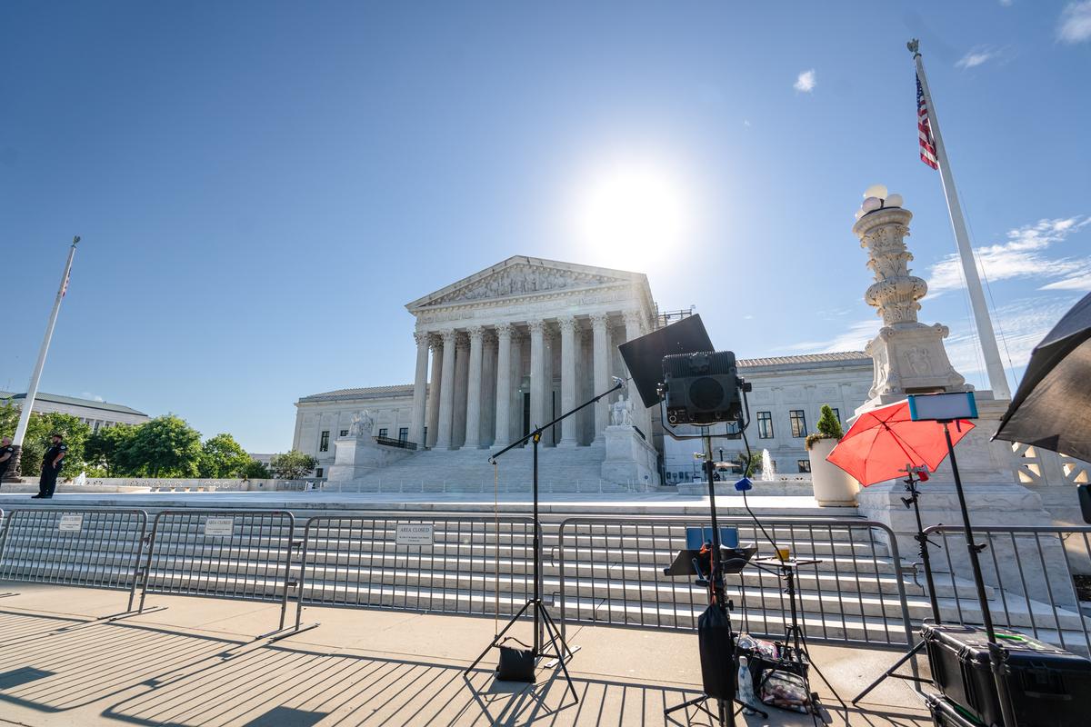 US Supreme Court Keeps Texas Man on Death Row, 2 Justices Object