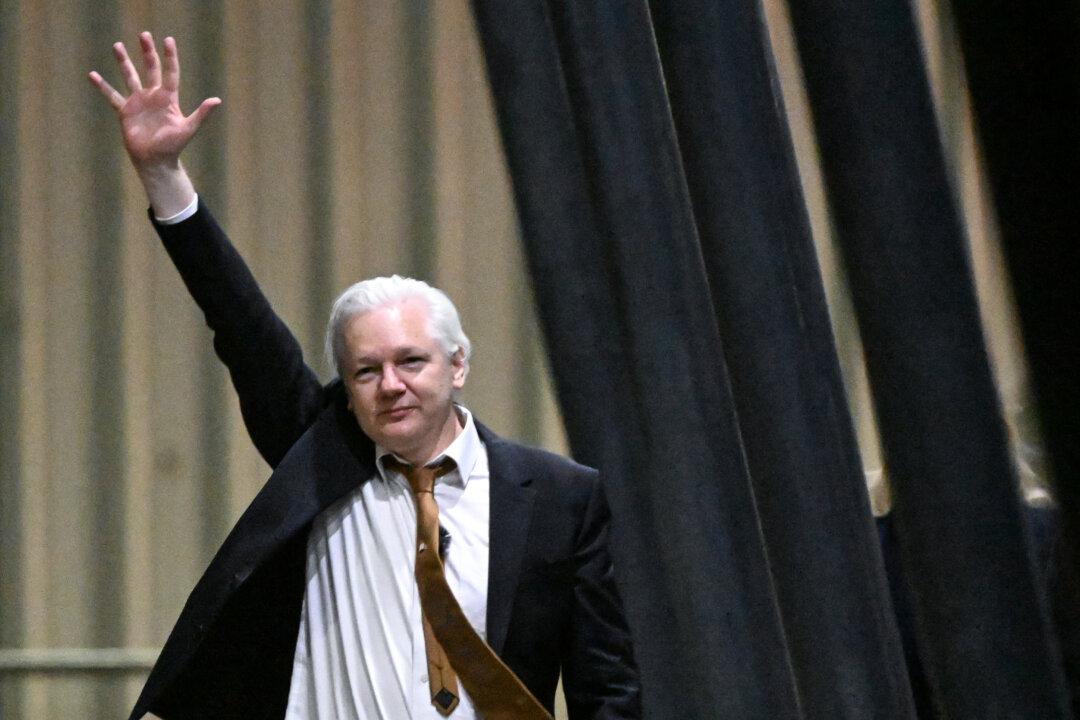 Assange Arrives Back in Australia