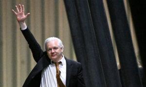 Australian MPs, Advocates Urge Biden to Fully Pardon Julian Assange