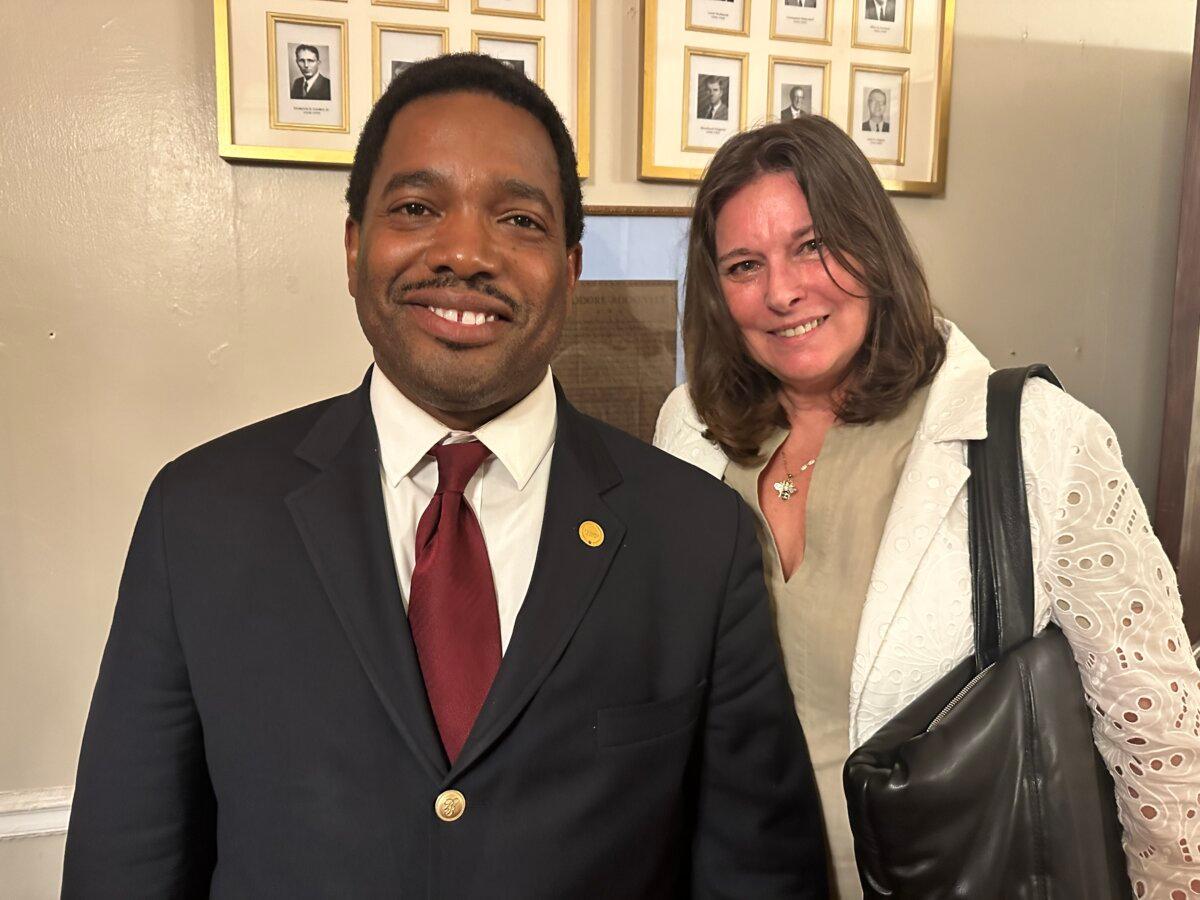 Renee Moore (R) and Richard Johnson Jr (L) attend the Metropolitan Republican Club debate watch party in Manhattan on June 27, 2024 (Juliette Fairley/The Epoch Times)