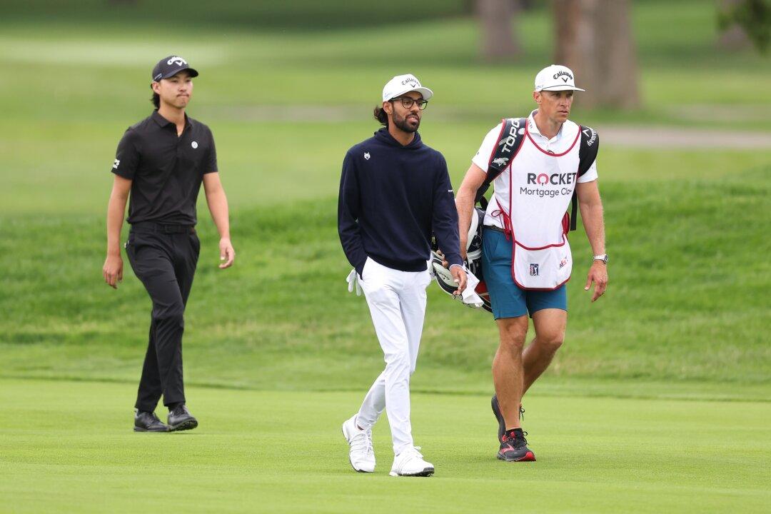 Akshay Bhatia Shares the Lead in Detroit After His Golf Ball Finds a Fairway Drain on the 17th
