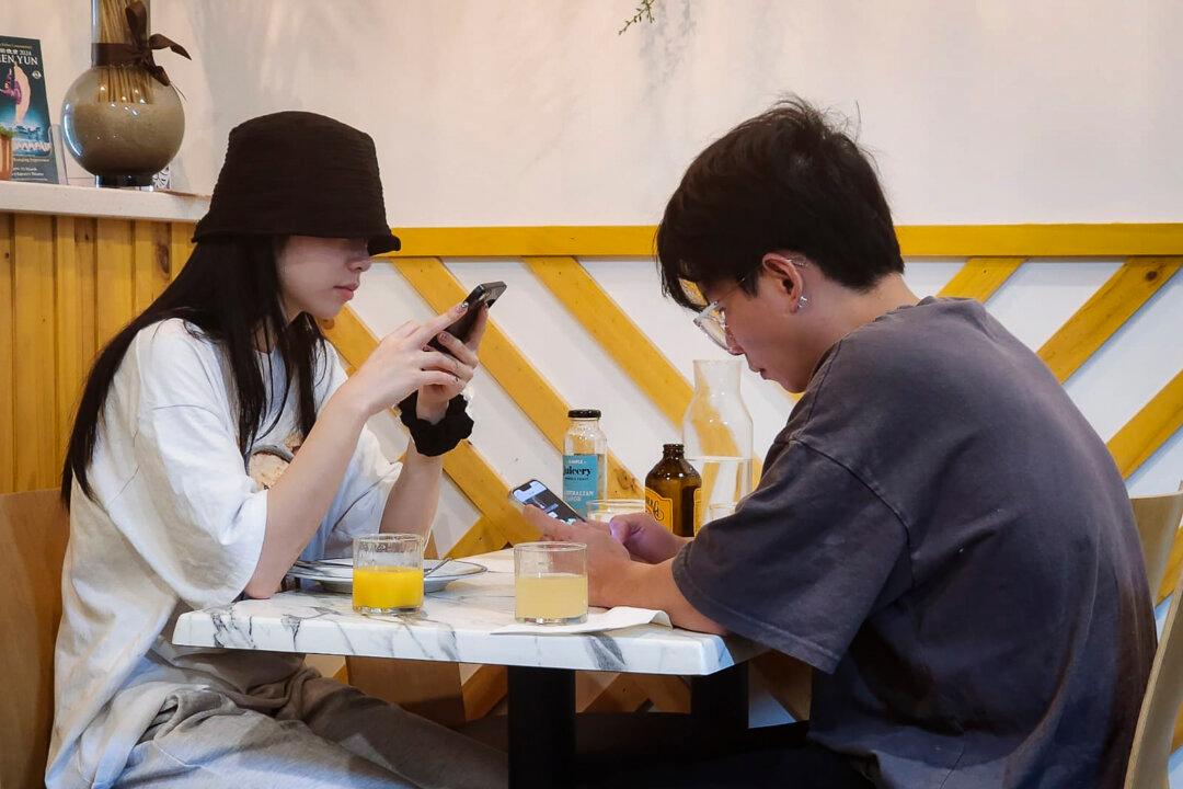Educators, Policymakers Promote ‘Bring Back Boredom’ to Combat Screen Time Addiction