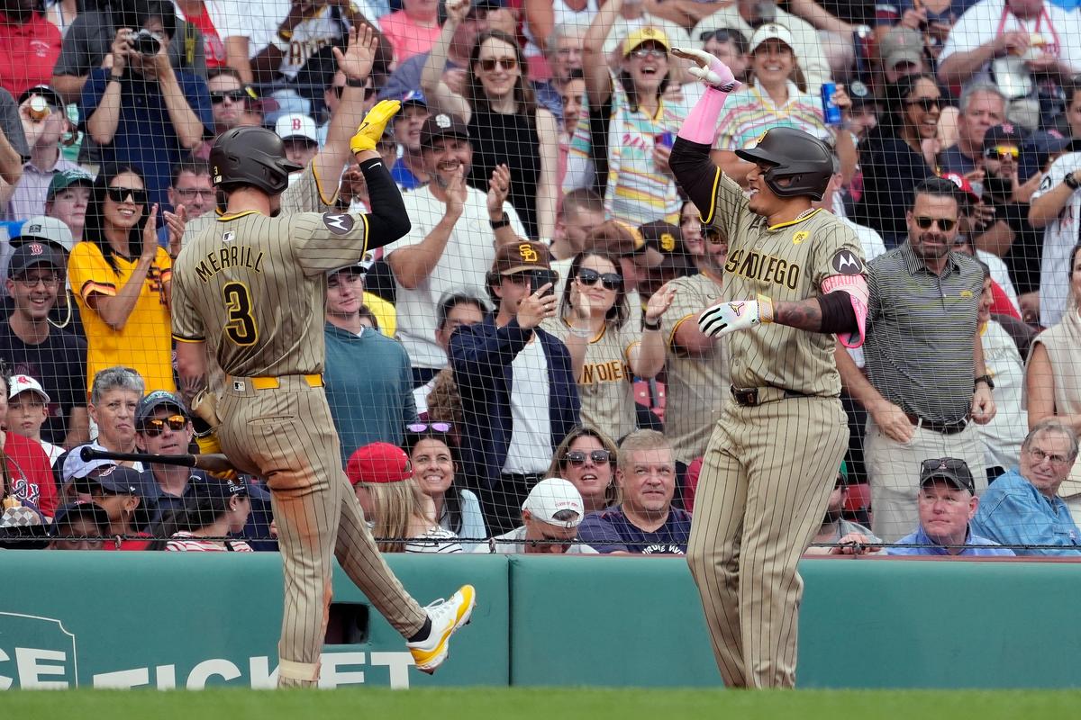Manny Machado Homers Twice, Drives in 5 as Padres Roll Past Red Sox 11–1