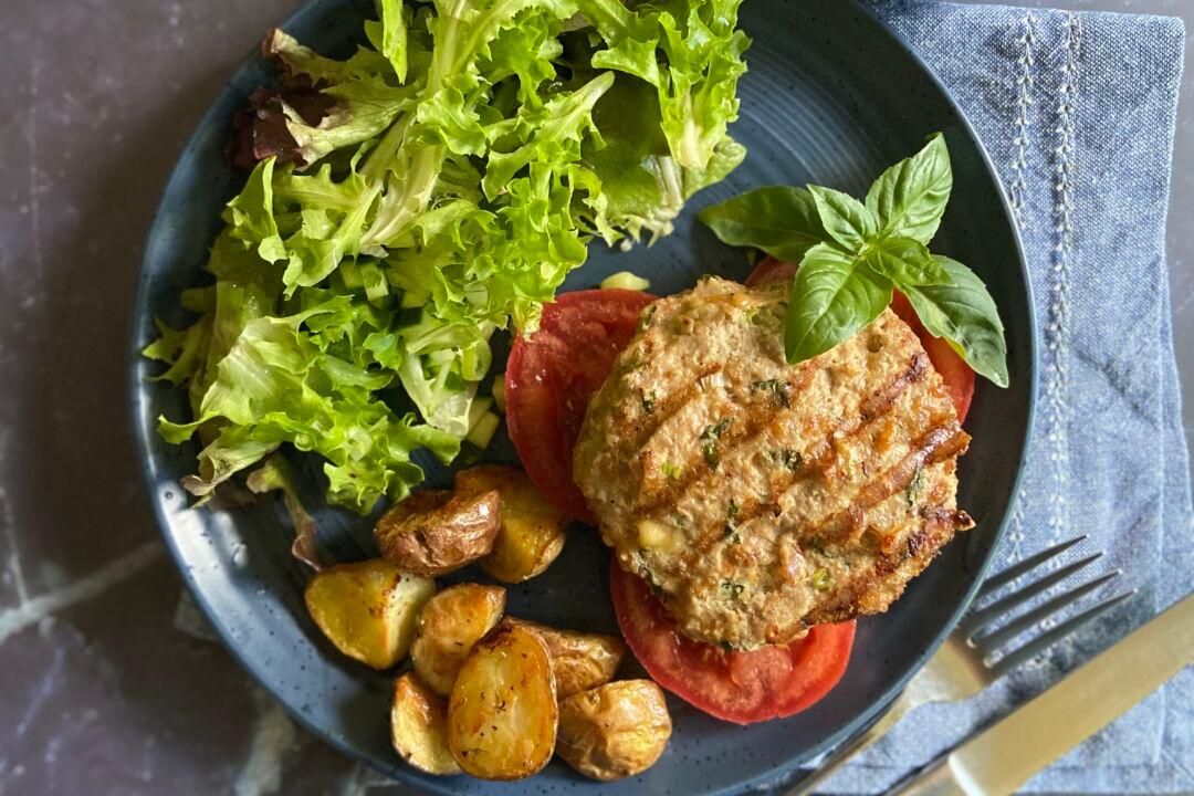 Nothing Says Hello, Summer, Like a Grilled Burger