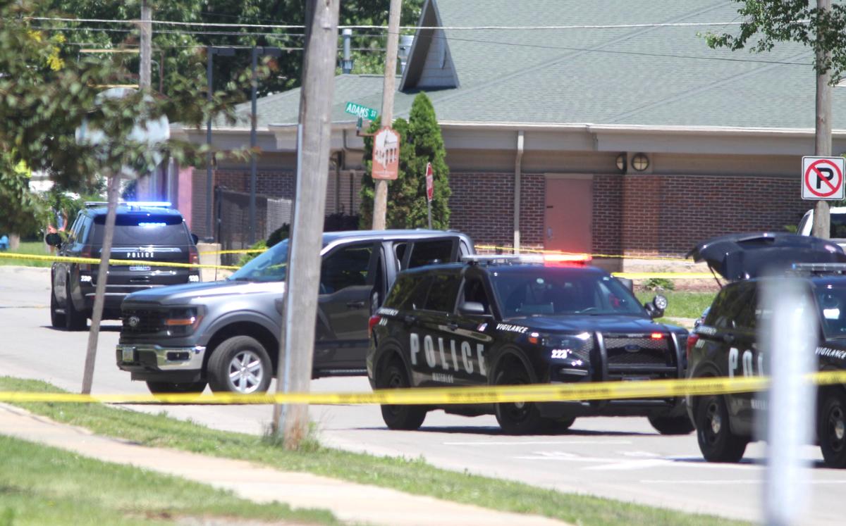 2 Police Officers Wounded, Suspect Killed in Shooting in Waterloo, Iowa