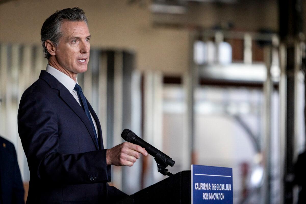 California Governor Gavin Newsom speaks in Los Angeles, Calif., on Jan. 3, 2023. (John Fredricks/The Epoch Times)