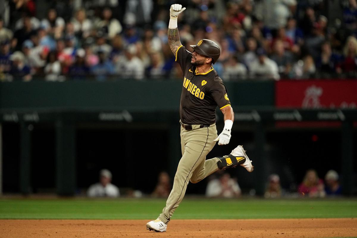 Veteran Peralta’s First Home Run of Season Helps Padres Defeat Rangers