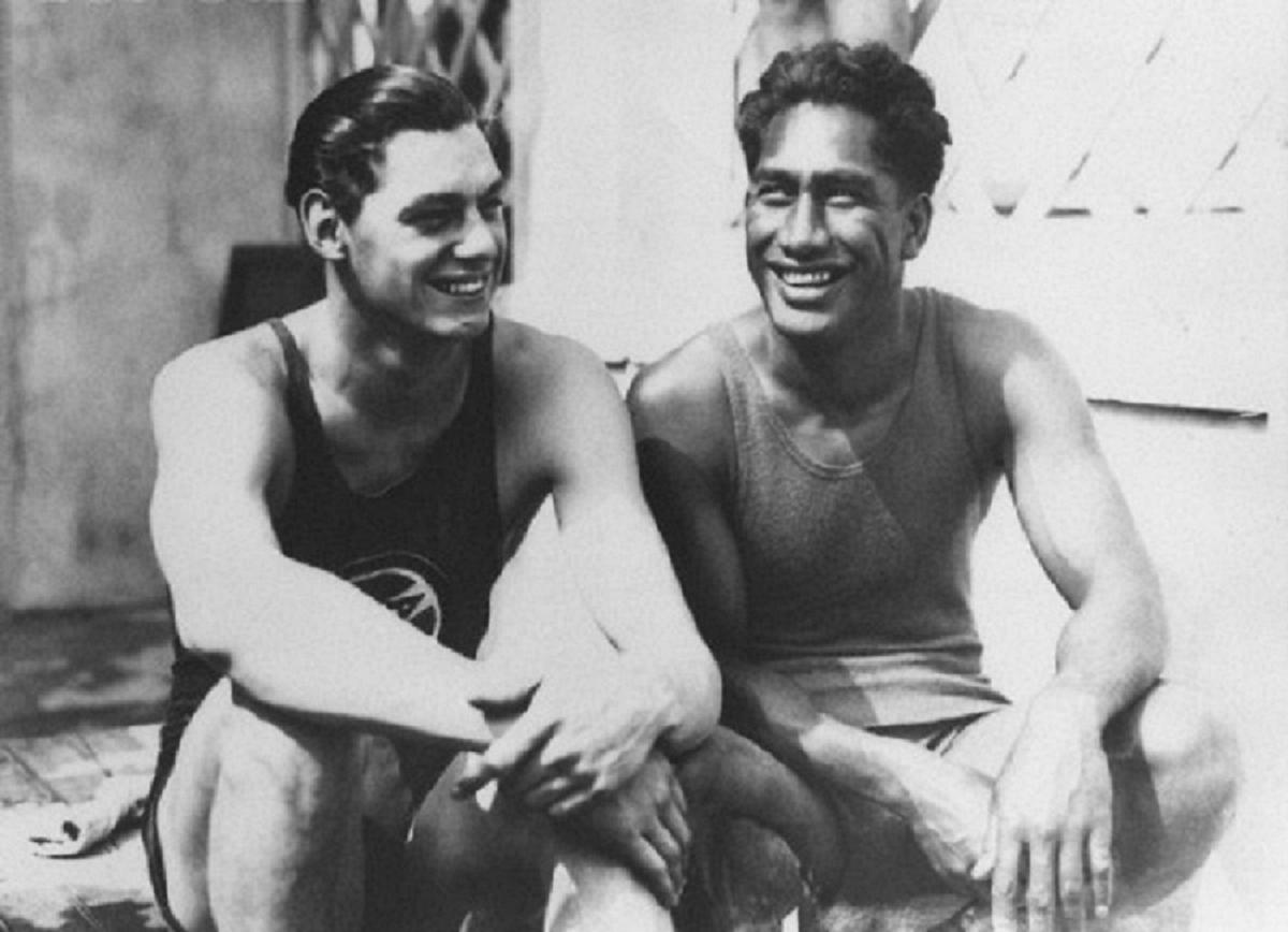 Johnny Weissmuller (L) and Duke Kahanamoku in a candid photograph at the 1924 Olympics in Paris. (Public Domain)