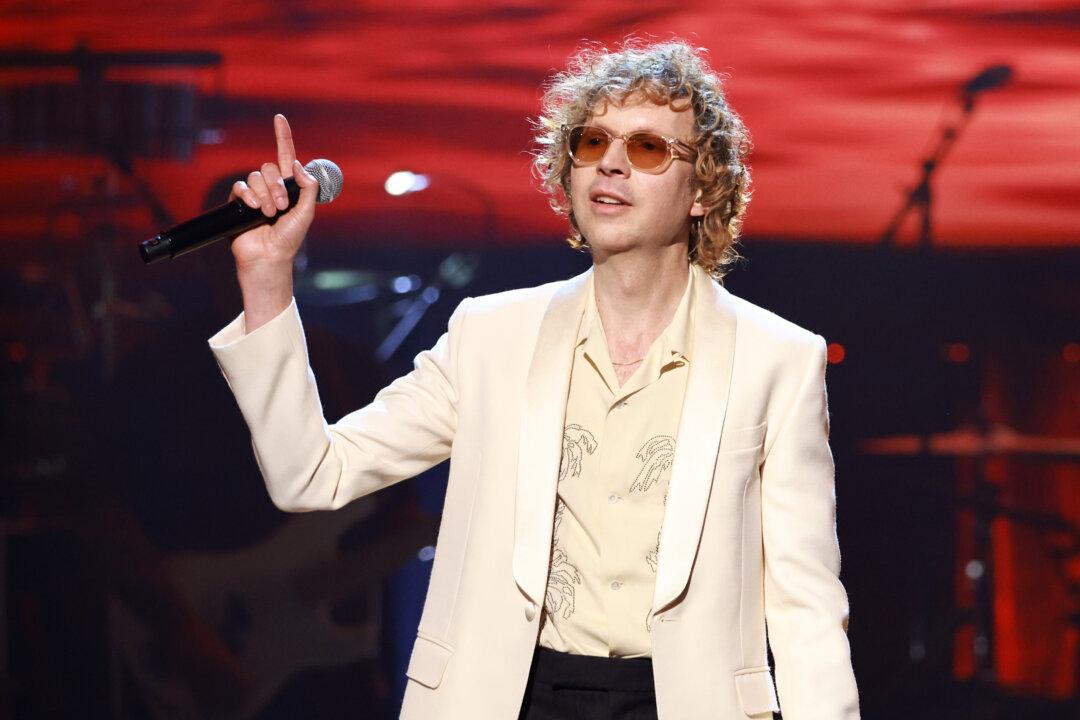 Beck Embarks on Orchestral Tour, Calls Classical Music a ‘Spiritual’ Sound