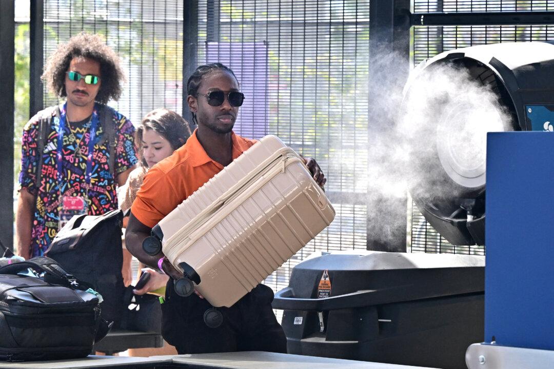 Persistent Heat Wave Bakes West and Swelters in East