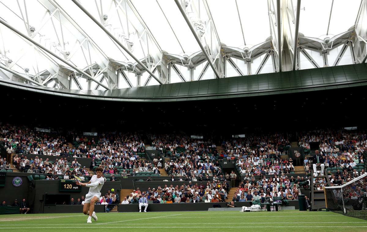 Jannik Sinner Defeats Ben Shelton, Carlos Alcaraz Also Reaches Wimbledon Quarters
