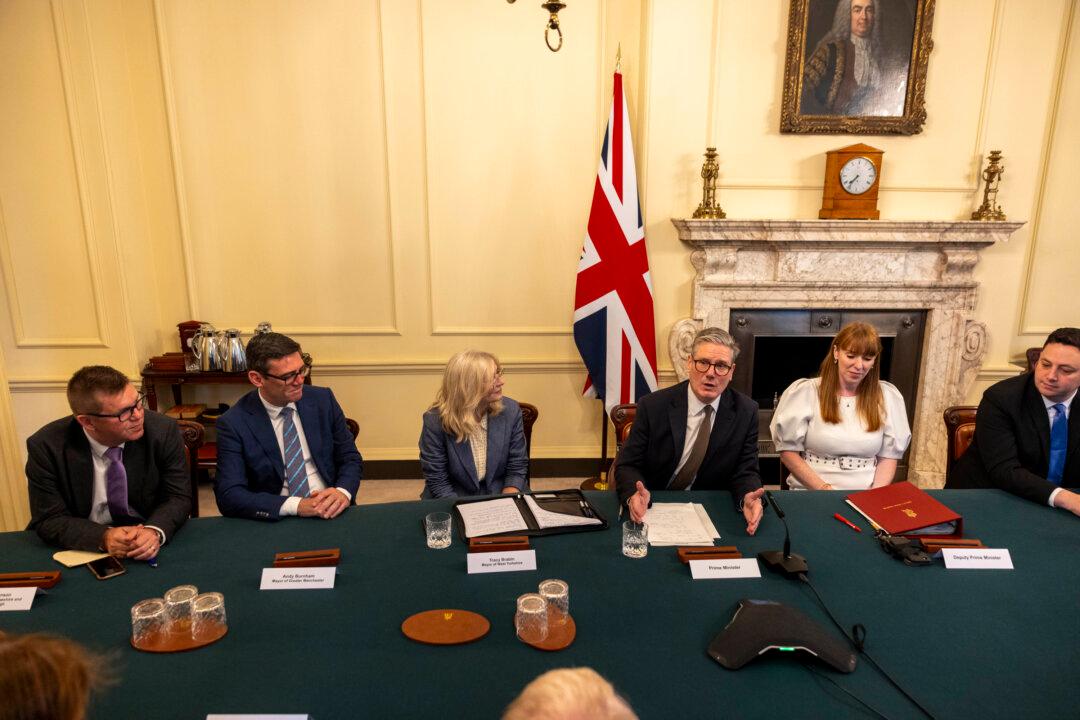 Starmer Vows to Loosen Whitehall’s ‘Tight Grip’ on Cities and Regions
