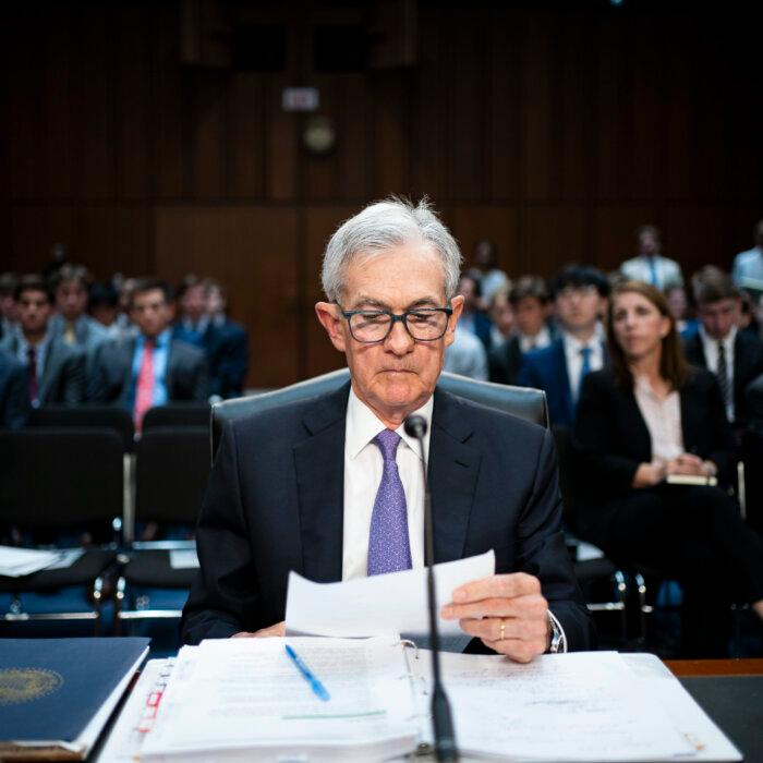 Fed Chair: Leaving Interest Rates Too High for Too Long Could Harm US Economic Growth