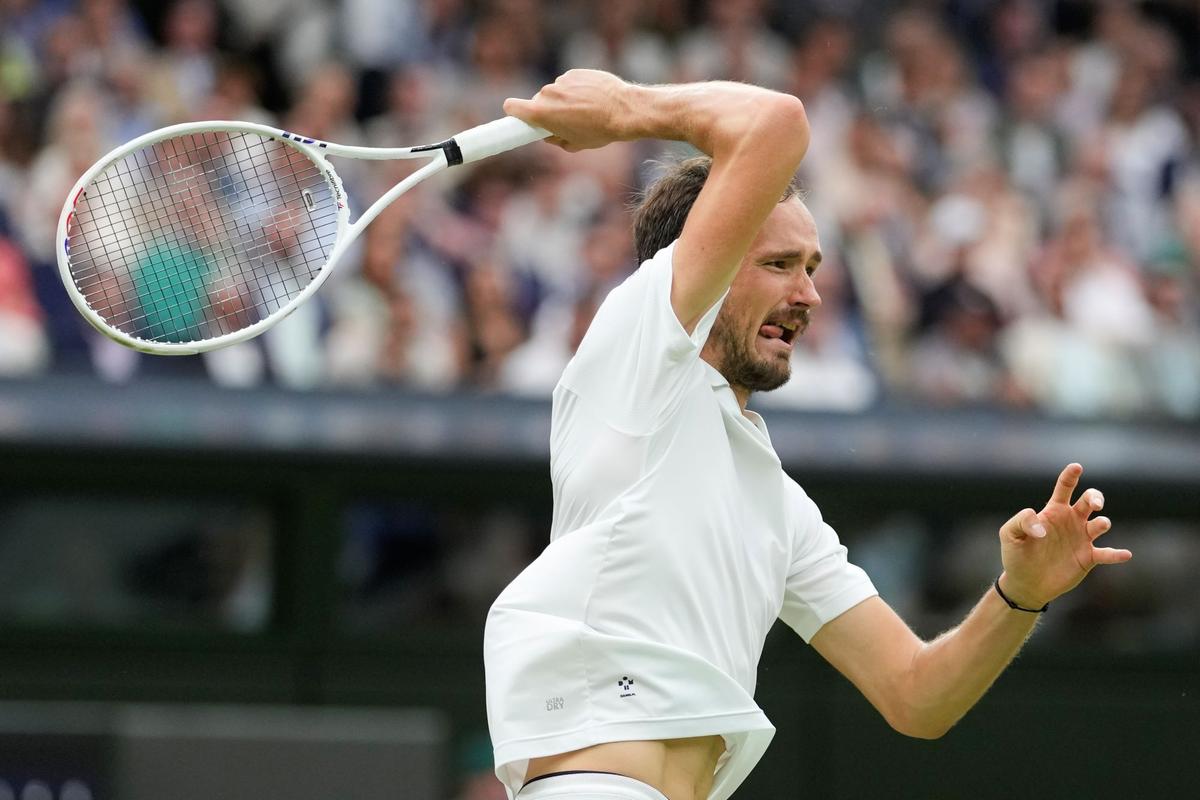 Medvedev Beats Ailing Sinner, Paolini Eliminated American Navarro Wimbledon Quarterifinals
