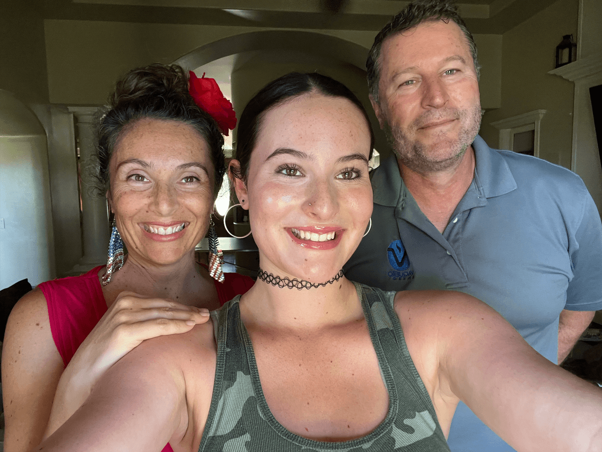 Ms. Kyles with her parents. (Courtesy of Melissa Wheeler)