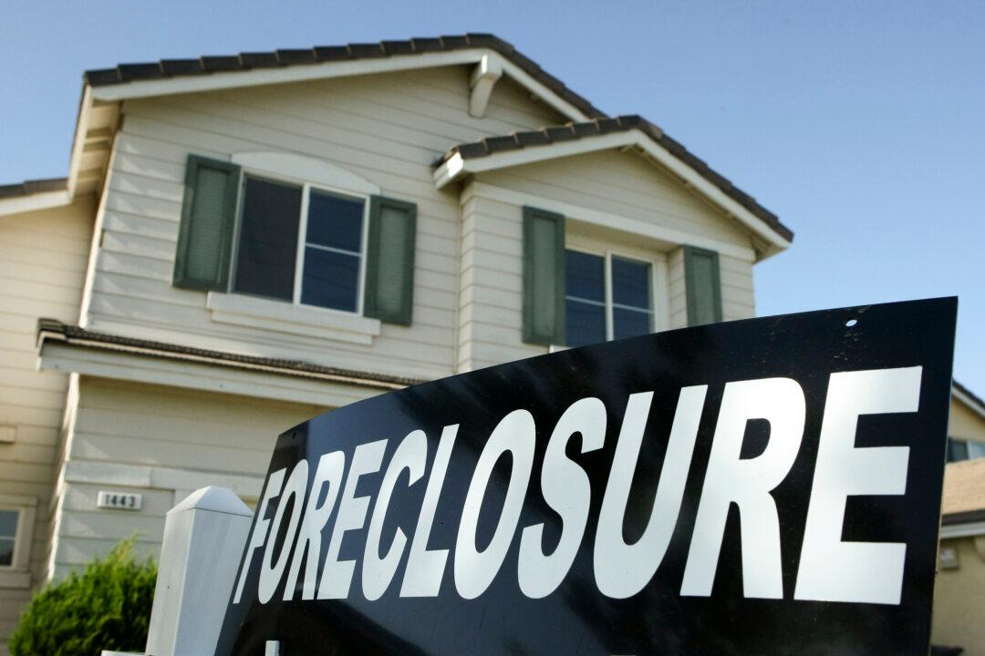 US Foreclosure Filings Jump Nearly 14 Percent in April