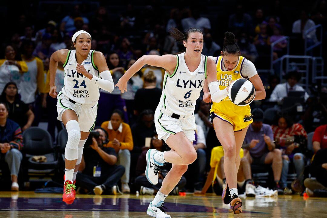 Balanced Attack Carries Lynx to One-Sided Victory Over Sparks