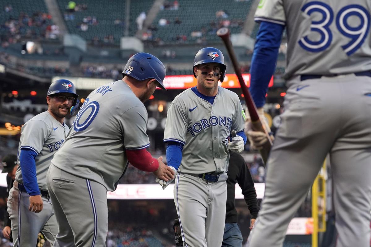 Clement Leads Way as Blue Jays’ Bats Awaken in Win Over Giants