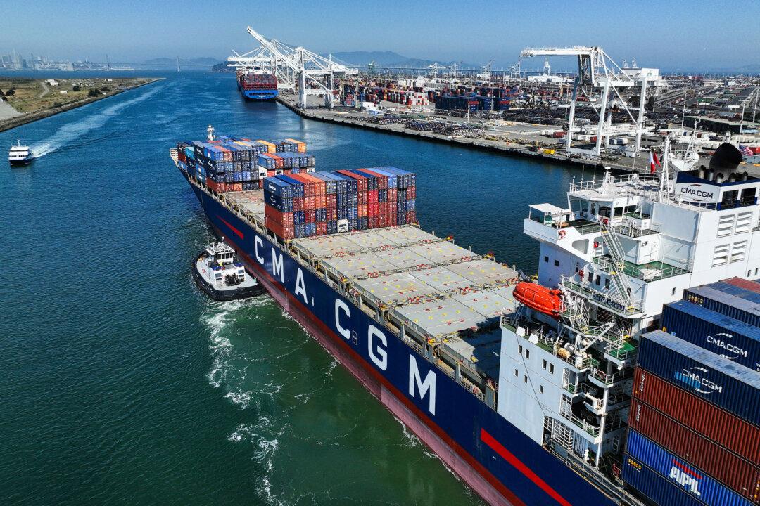 Experts Call for Action as US Shipping Industry Trails China