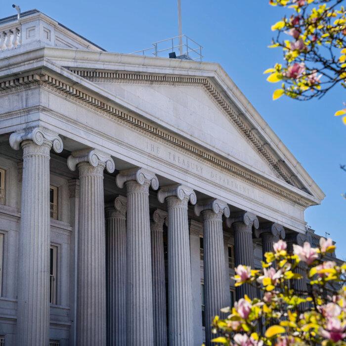 US Budget Deficit Hits $1.27 Trillion So Far This Year