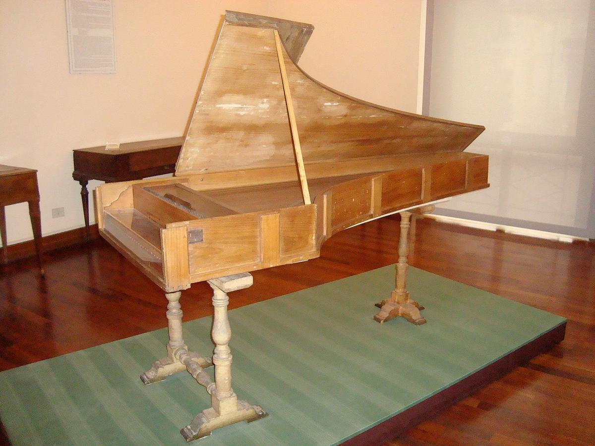This 1722 Cristofori piano is just one of three revolutionary pianos that survive to this day. It is believed that Maria Barbara was in possession of no less than five such pianofortes, which were likely heavily decorated and adorned. (<a href="https://commons.wikimedia.org/wiki/User:LPLT">LPLT</a>/<a href="https://creativecommons.org/licenses/by-sa/3.0/deed.en">CC BY-SA 3.0</a>)
