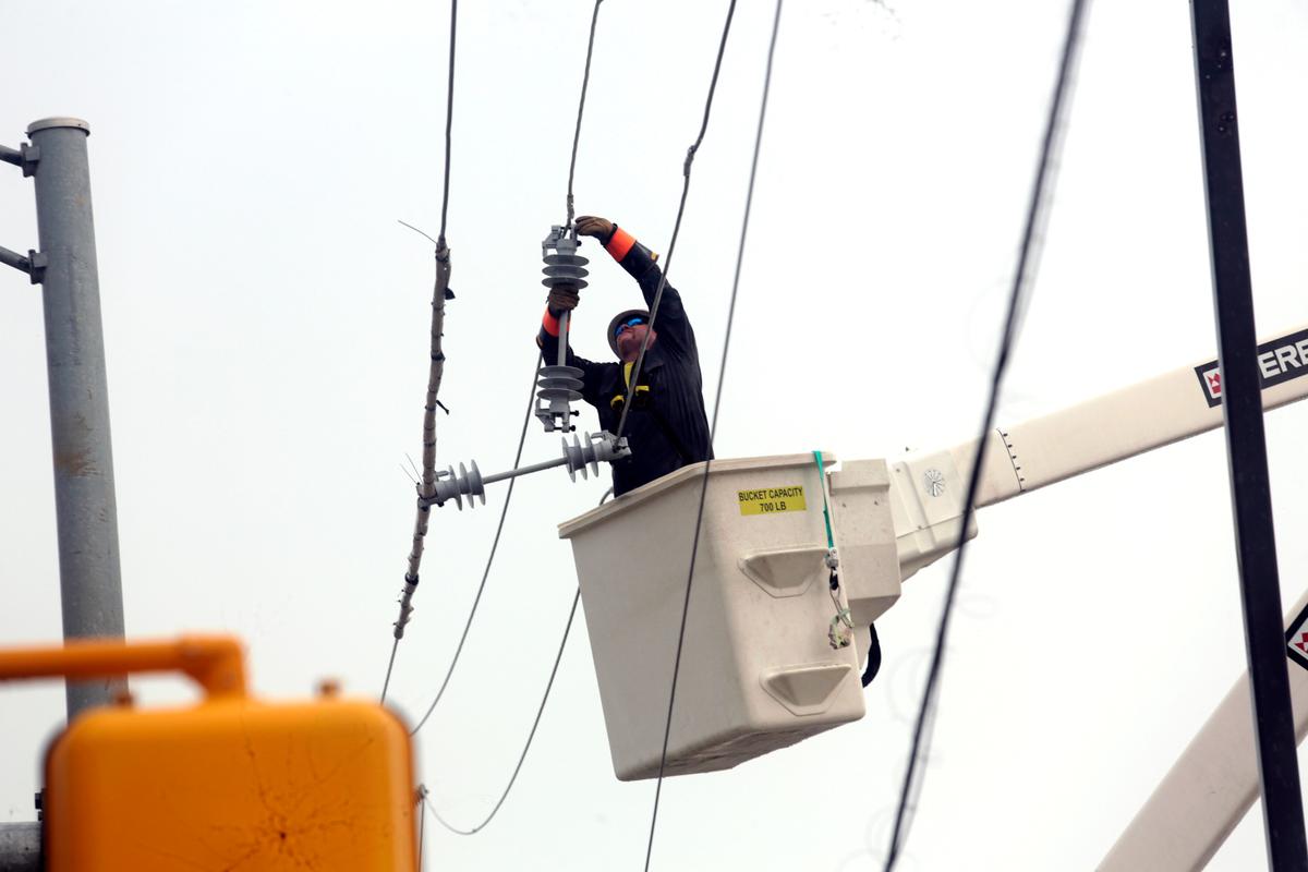 Hundreds of Thousands Are Still Without Power in the Houston Area—Here’s How It Happened