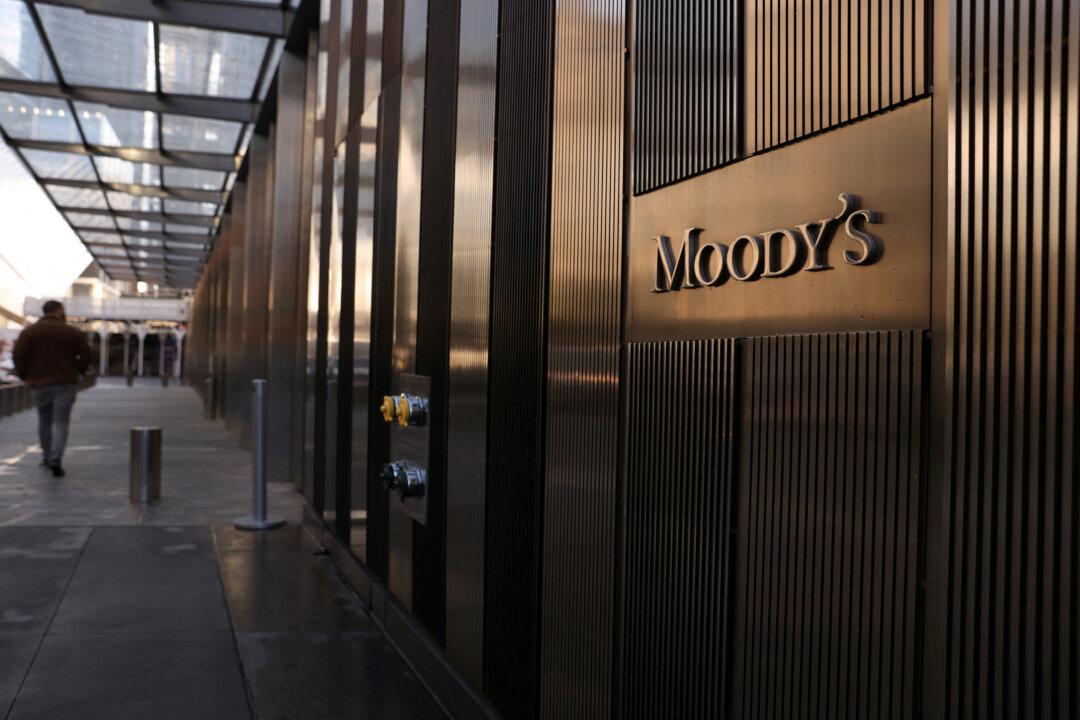 Moody’s Strips US of Final AAA Rating Over Rising Debt, Interest Costs