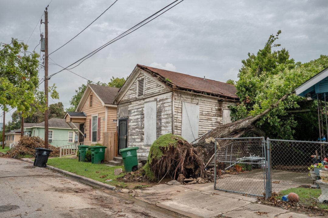 Abbott Demands Answers From CenterPoint as 260,000 in Texas Still Without Power