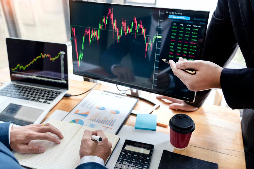 Passive vs. Active Investing: Compare and Contrast