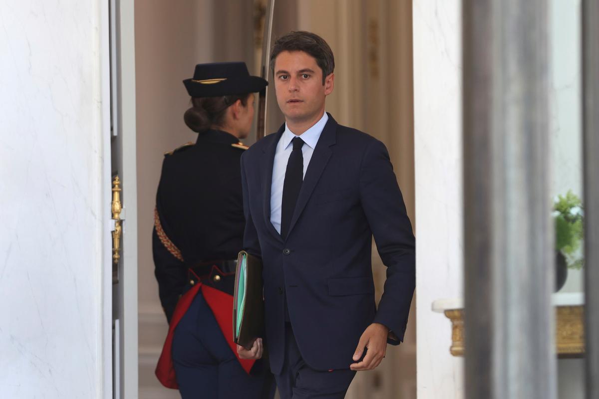 French President Accepts Prime Minister’s Resignation but Keeps Him as Head of Caretaker Government