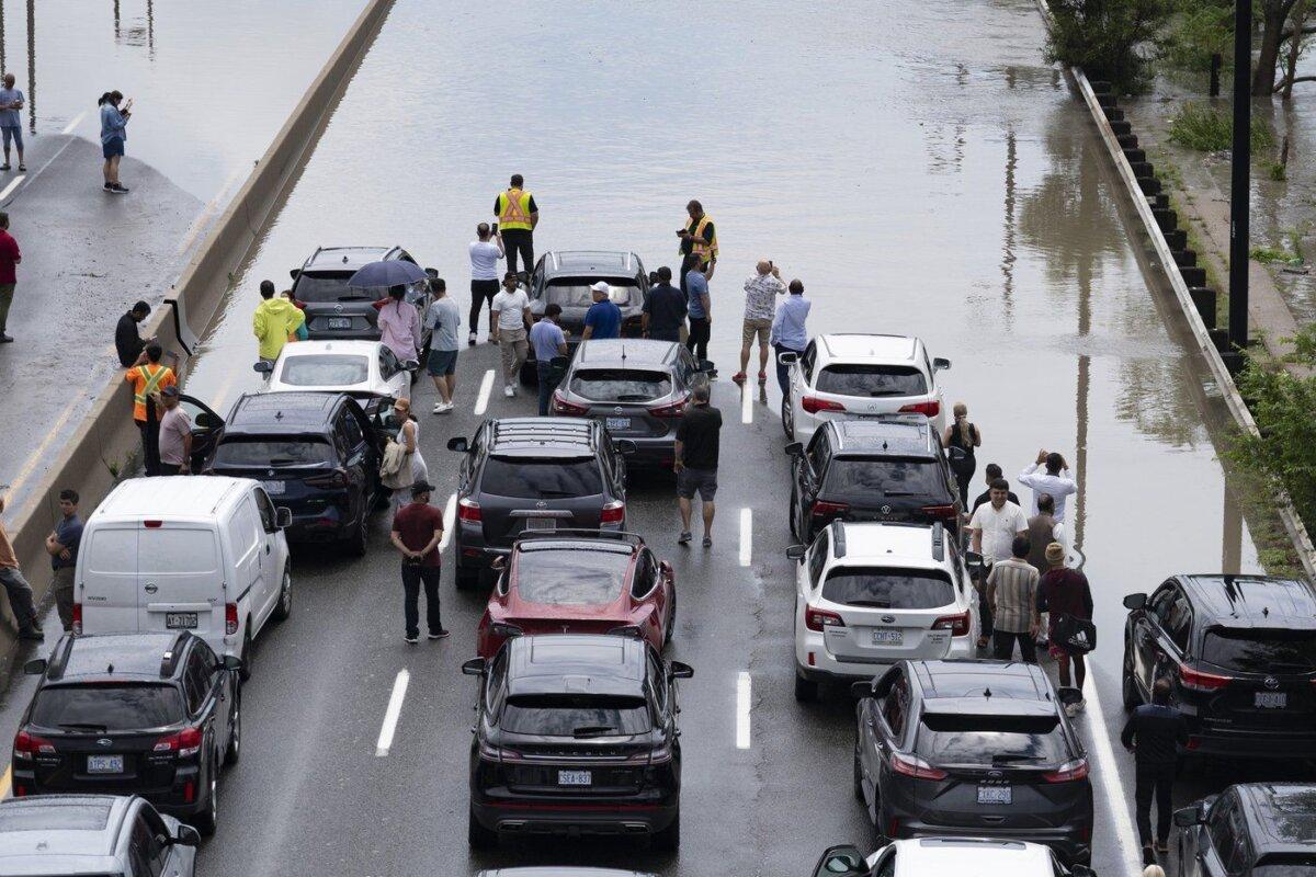 Drivers are stranded due to flood waters blocking the Don Valley Parkway following heavy rain in Toronto, on July 16 2024. (The Canadian Press/Arlyn McAdorey)