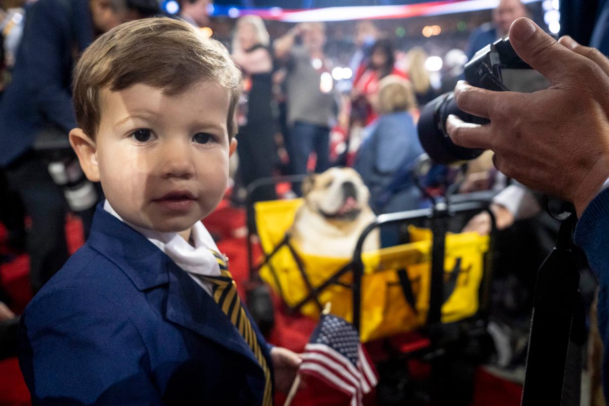 Sam, Rep. Elise Stefanik's (R-N.Y.) son plays with a dog during the National Republican Convention (RNC) in Milwaukee, Wis., on July 16, 2024. (Madalina Vasiliu/The Epoch Times)