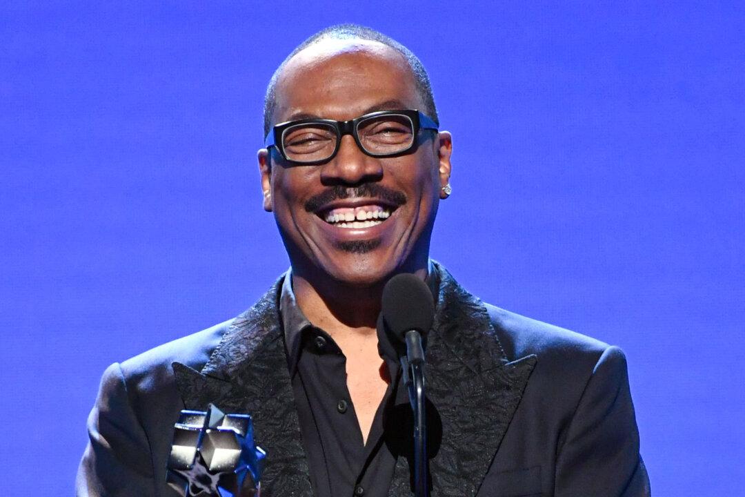 Eddie Murphy’s Avoidance of Drugs Amid Early Fame Shows Resilience, Experts Say
