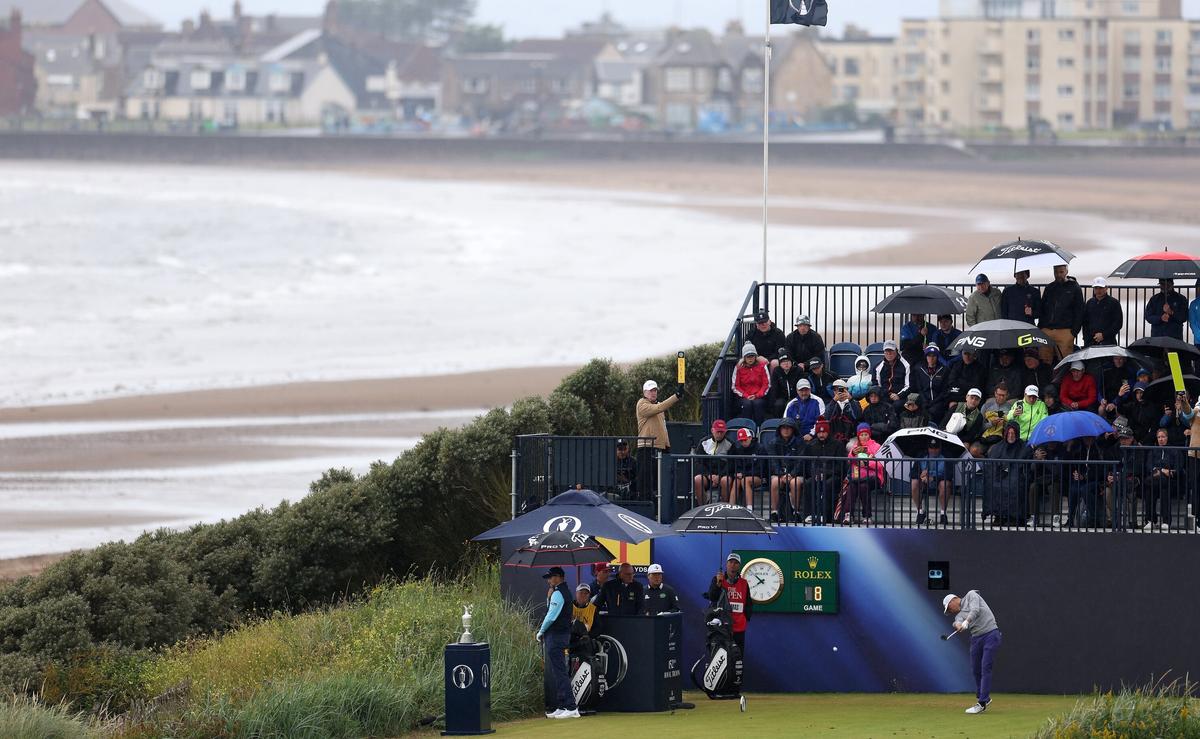 Justin Thomas Takes Early Lead at Open Championship