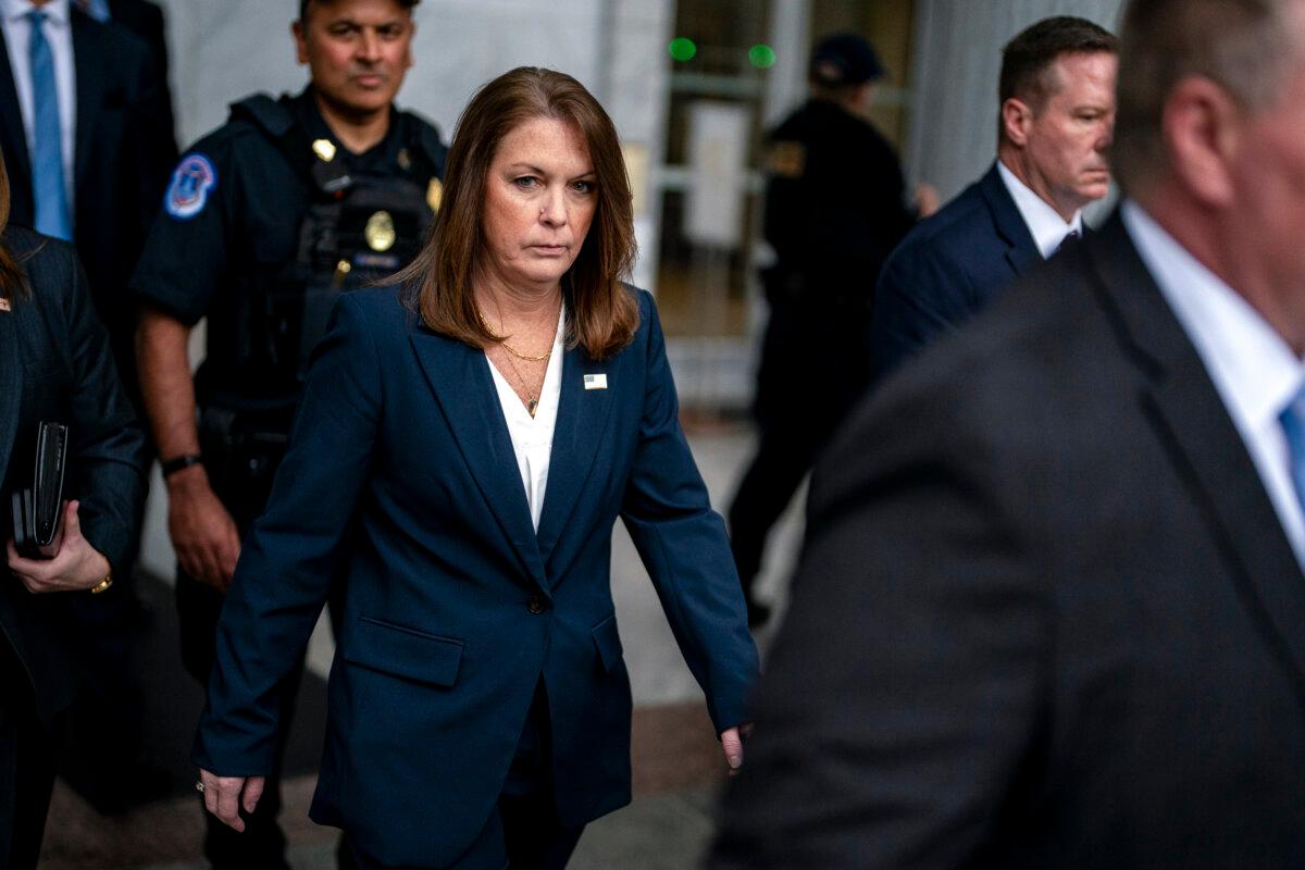 Sen. Grassley Releases Rooftop Bodycam Footage Taken After Trump Assassination Attempt | USNN World News United States Secret Service Director Kimberly Cheatle departs the Rayburn House Office Building following her testifying before the House Oversight and Accountability Committee in Washington on July 22, 2024. (Kent Nishimura/Getty Images)