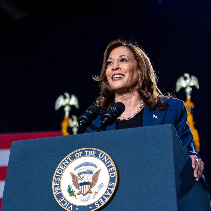 Harris Touts ‘Pro-Worker’ Campaign in Teachers Union Speech