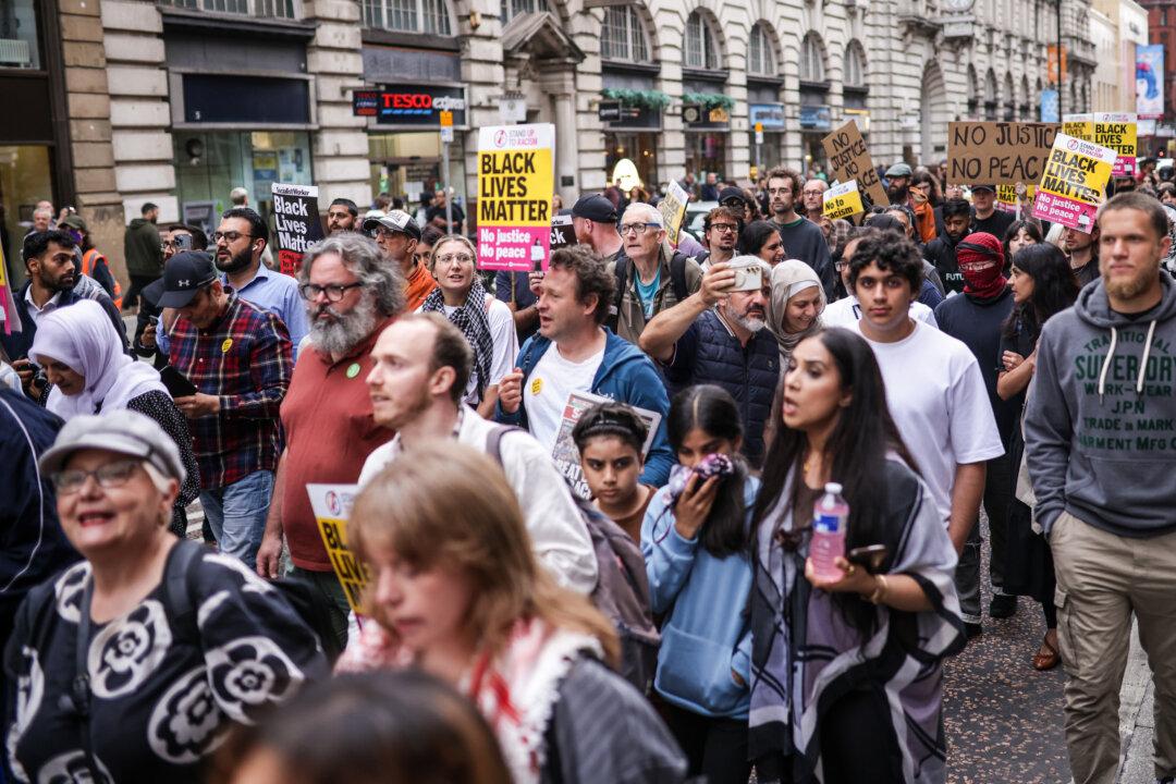 Trams Blocked in 2nd Night of Protests Over Manchester Airport Arrest Video