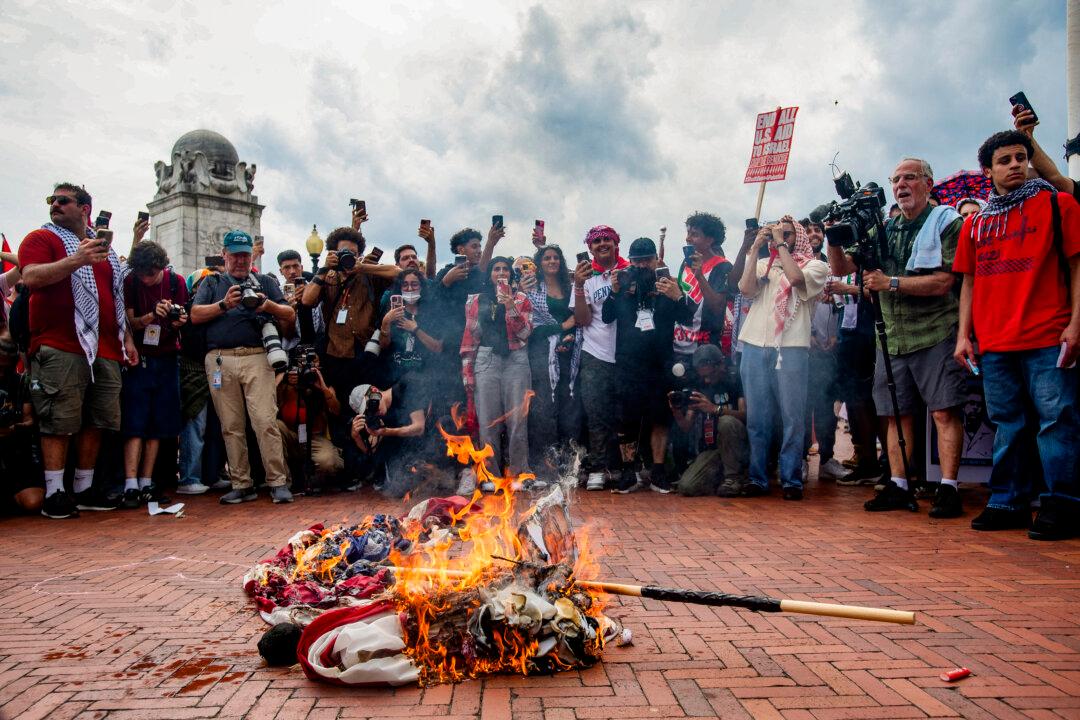 Democratic, Republican Leaders Condemn Flag Burnings, Vandalism During Netanyahu Visit