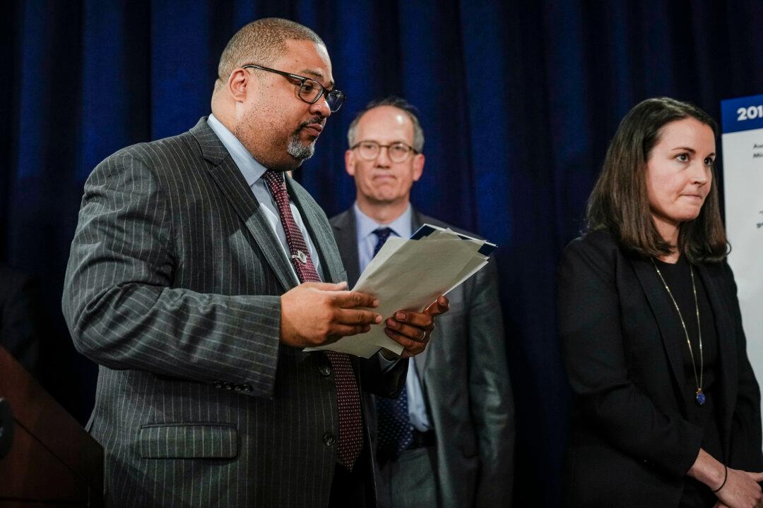 Manhattan DA Argues Trump Case Not Affected by Presidential Immunity