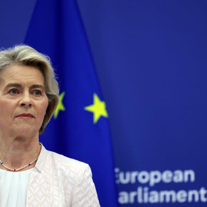 EU Sends First $1.6 Billion From Frozen Russian Assets to Ukraine as Kremlin Vows to Retaliate