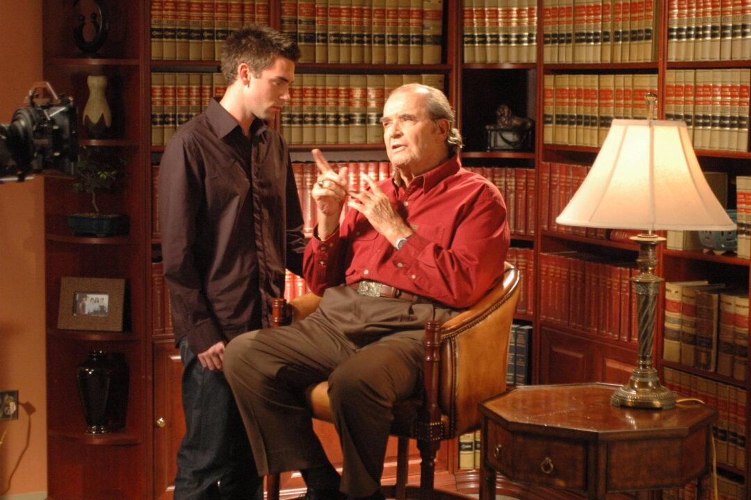 ‘The Ultimate Gift’: Making a Man of Character | The Epoch Times