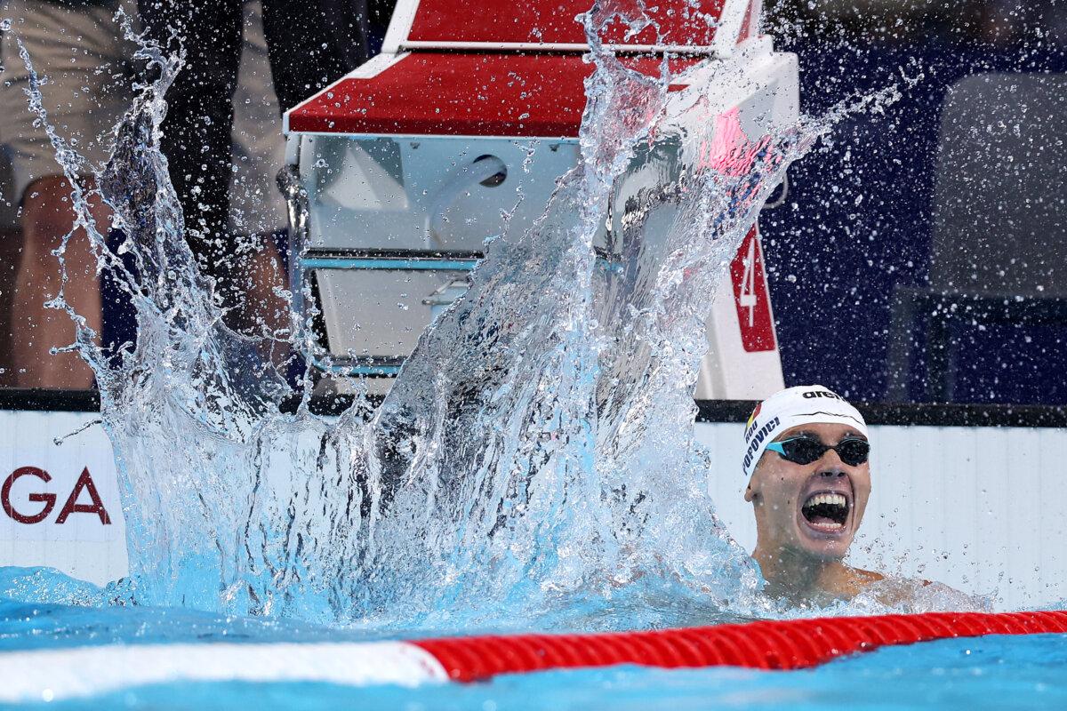 David Popovici of Team Romania celebrates after winning gold in the Men’s 200m Freestyle Final on day three of the Olympic Games Paris 2024 at Paris La Defense Arena in Nanterre, France on July 29, 2024. (Sarah Stier/Getty Images)