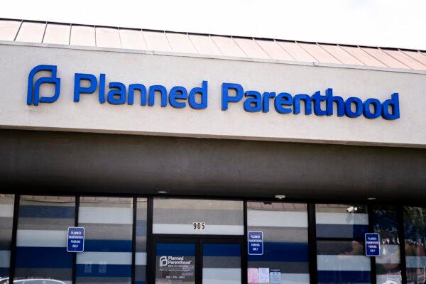 Trump Admin to Freeze Some Funding for Planned Parenthood