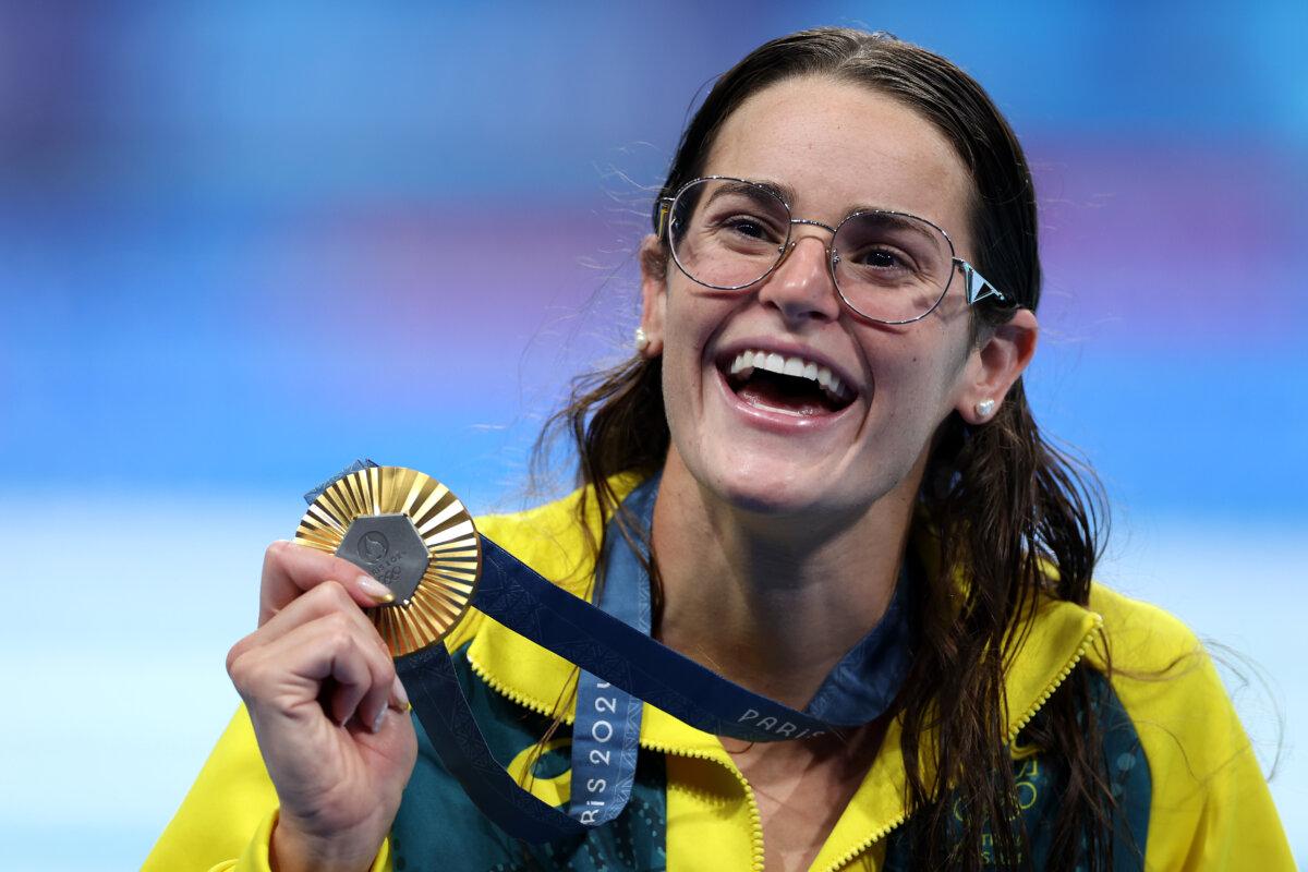 Gold Medalist Kaylee McKeown of Team Australia poses following the Swimming medal ceremony after the Women's 100m Backstroke Final on day four of the Olympic Games Paris 2024 at Paris La Defense Arena in Nanterre, France, on July 30, 2024. (Sarah Stier/Getty Images)