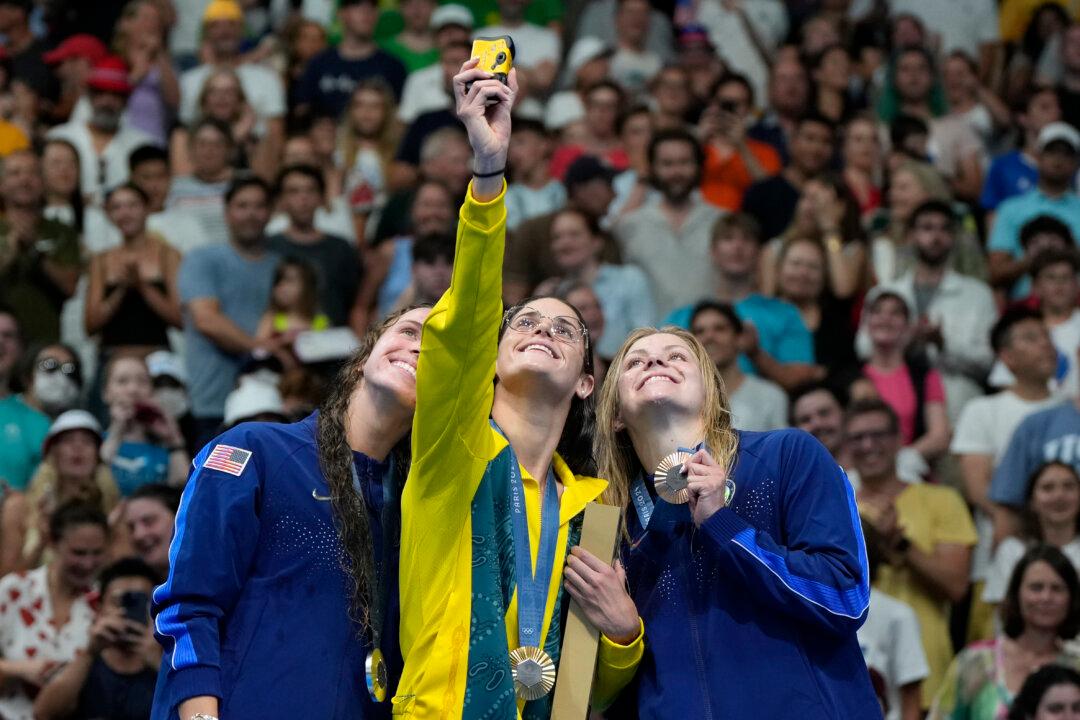 Kaylee McKeown Still Rules Olympic Backstroke, Beating Regan Smith in Women’s 100 Meters