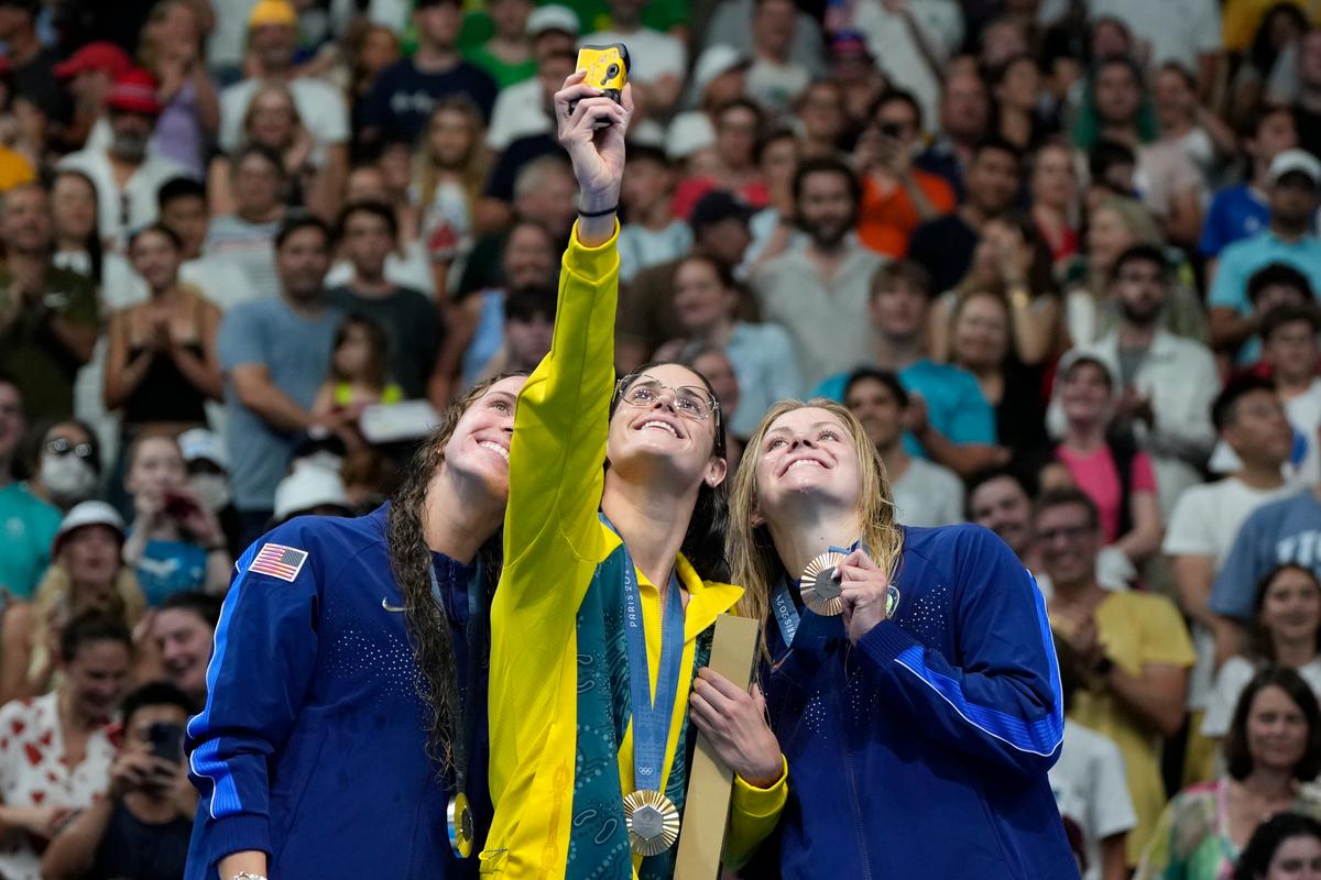 Kaylee McKeown Still Rules Olympic Backstroke, Beating Regan Smith in Women’s 100 Meters