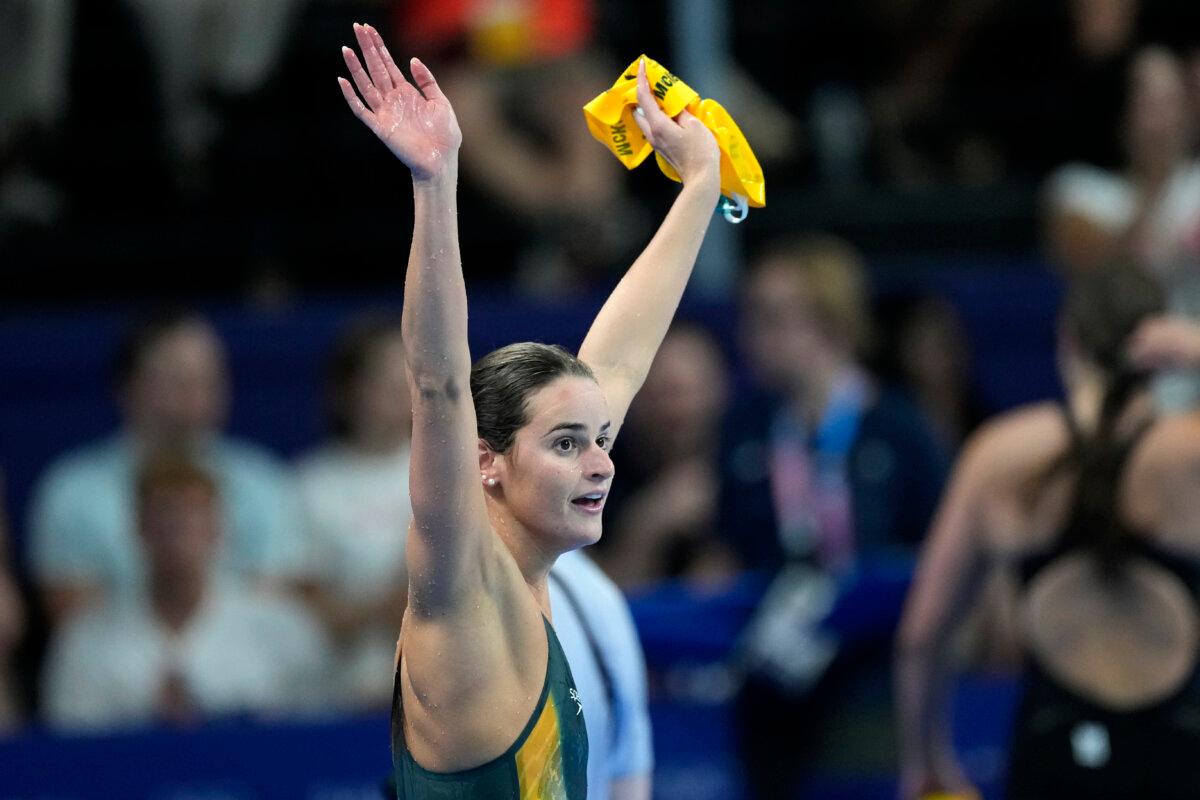 Kaylee McKeown celebrates after winning the women's 100-meter backstroke final n Nanterre, France, on July 30, 2024. (Ashley Landis/AP Photo)