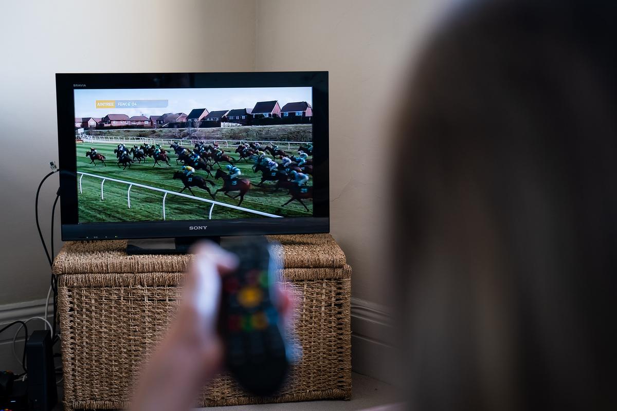 Less Than Half of Young People Tune in to Live TV Each Week: Ofcom